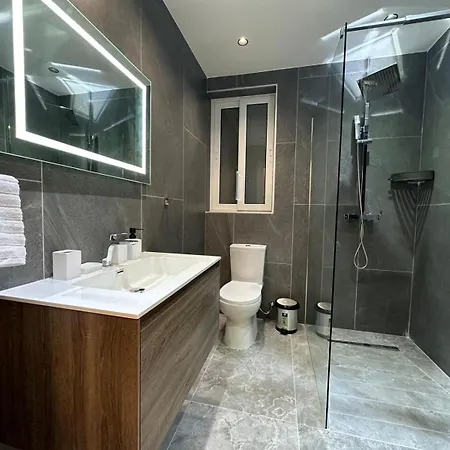 Blanch Apartment *